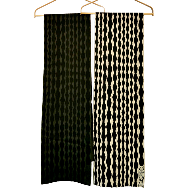 Shawl Small Brancusi Totems Antra-Black