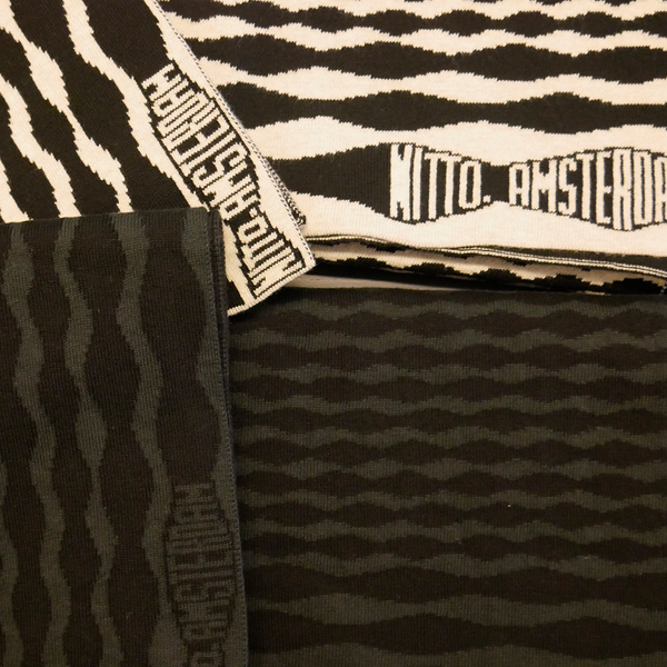 Shawl Small Brancusi Totems Antra-Black